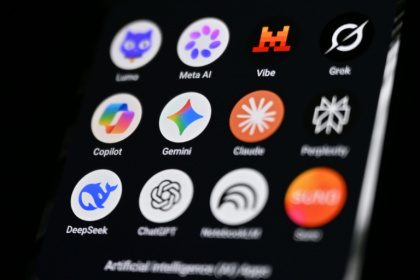 A smartphone displays the icons of some of the main AI-based apps - Martin LELIEVRE (AFP)